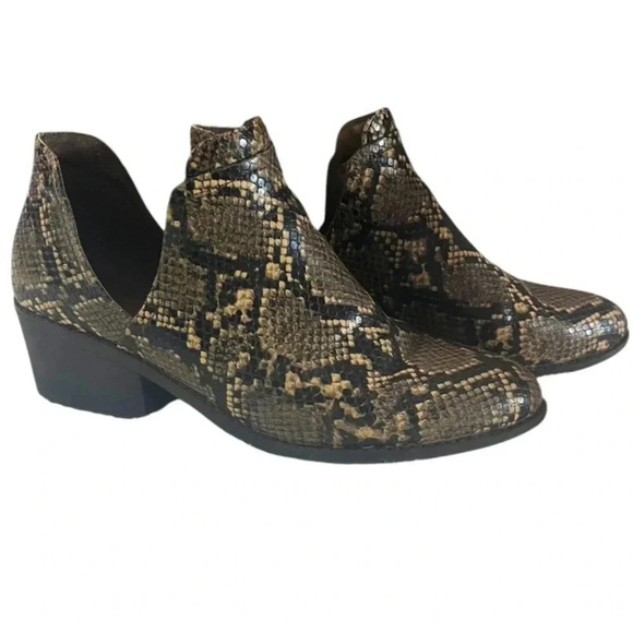 Shoes - Size: 8.5 Snakeskin Boot